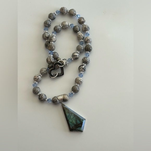 24 inch Grey Map and Labradorite Gemstone bead Necklace NWOT - Picture 11 of 14